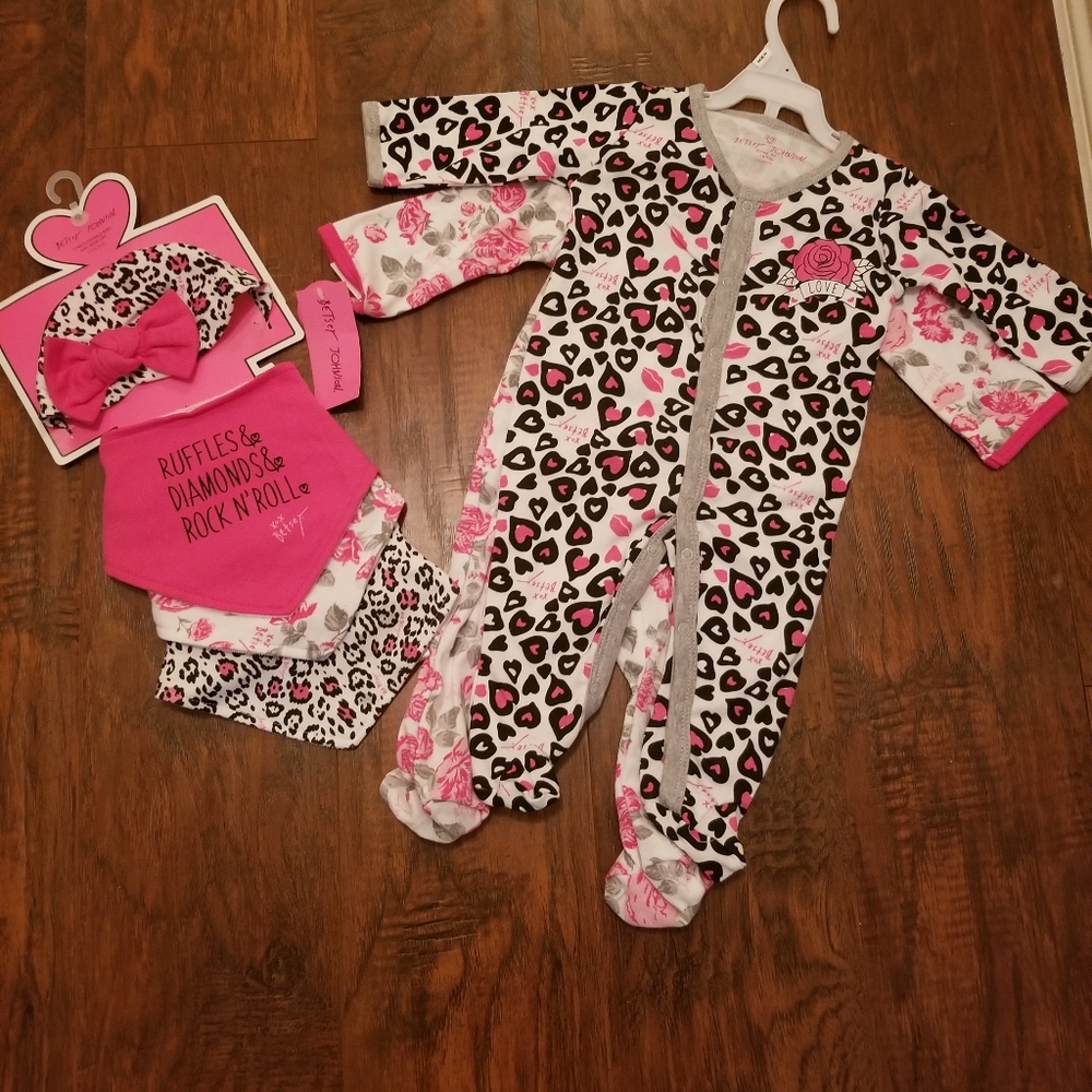 Betsey Johnson Infant Set with Bibs and Hair Band